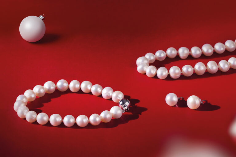 Jak perły stały się modnym akcentem w biżuterii świątecznej?